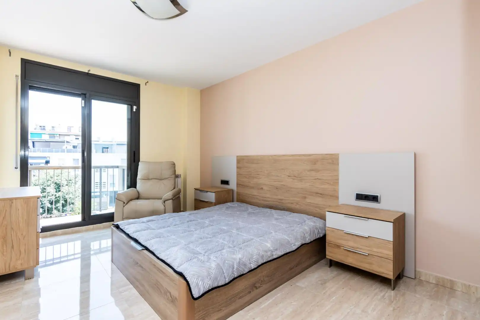 Habitación de Piso en venta en Sabadell con Aire acondicionado, Calefacción y Terraza