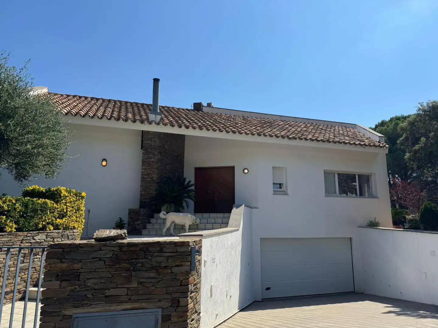 Vista exterior de Casa o xalet en venda en El Port de la Selva amb Jardí privat, Terrassa i Moblat