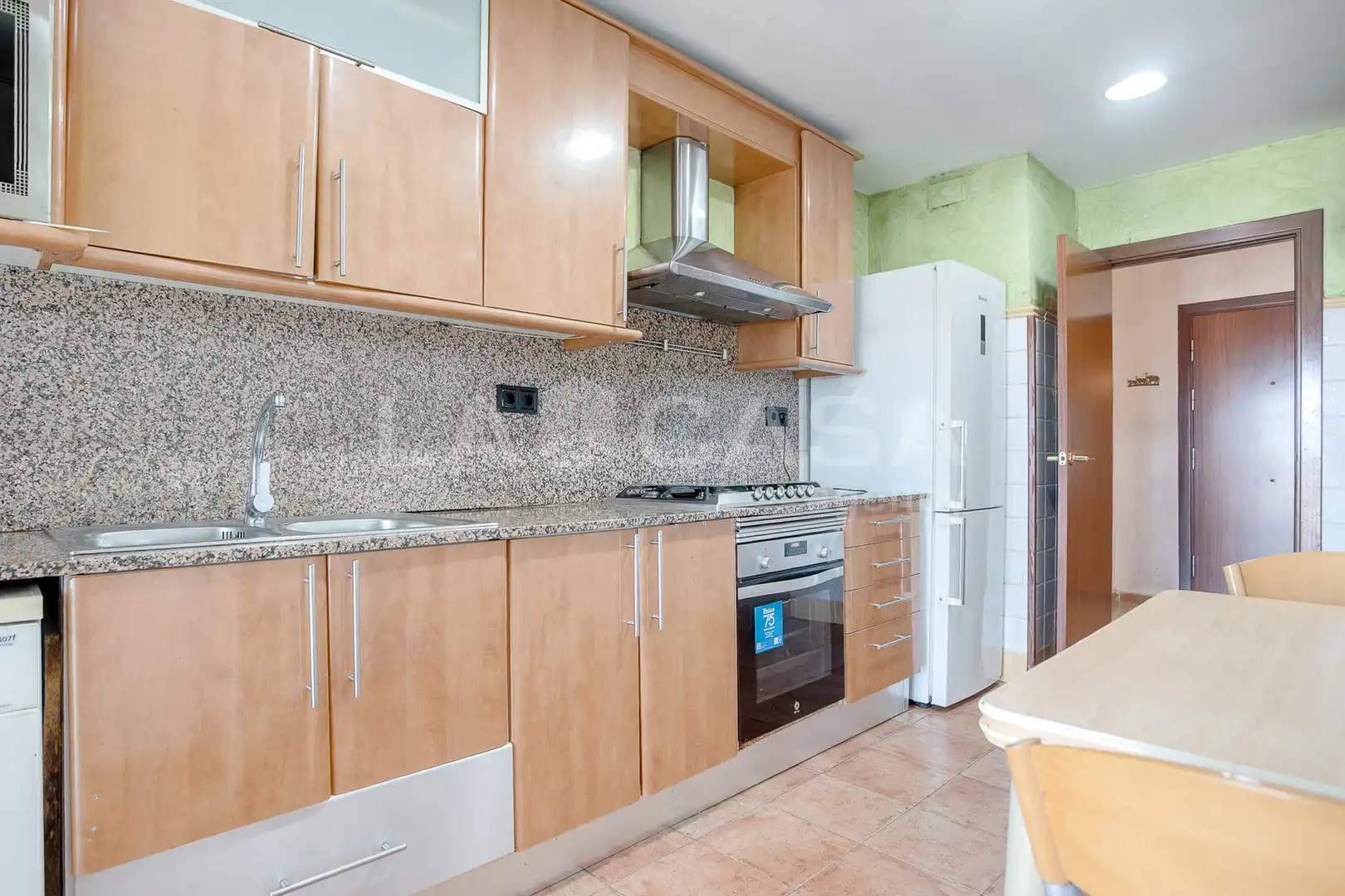 Cocina de Piso en venta en Barcelona con Calefacción y Balcón