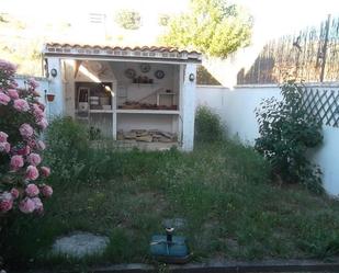 Jardí de Casa adosada en venda en Chillarón de Cuenca amb Calefacció i Jardí privat