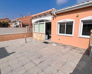 Vista exterior de Casa o xalet en venda en Torrevieja amb Jardí privat, Terrassa i Traster