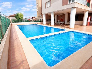 Appartement compact avec piscine à vendre à Calle Santa Petra 19
