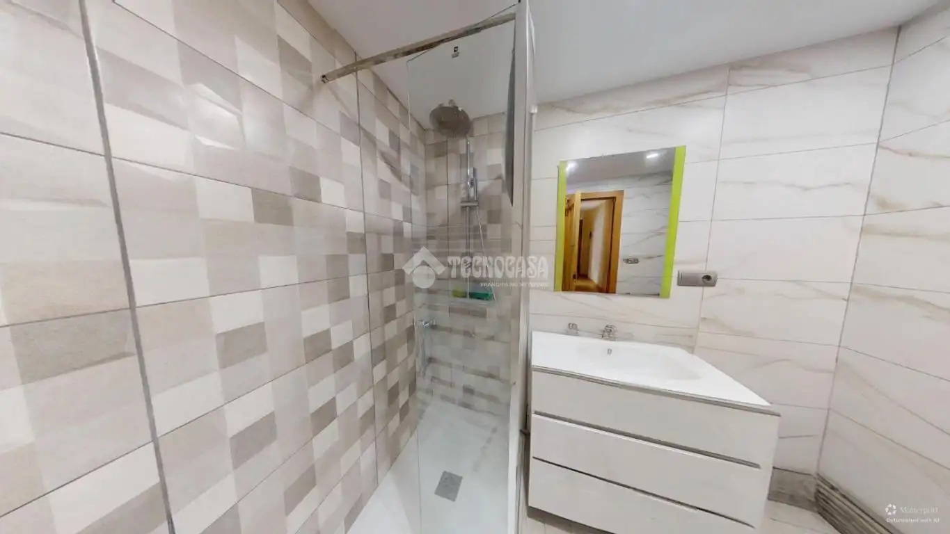 Baño de Piso en venta en Valencia con Balcón