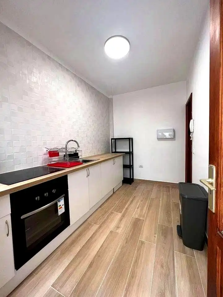 Room in Bartolome Benitez, Gracia
