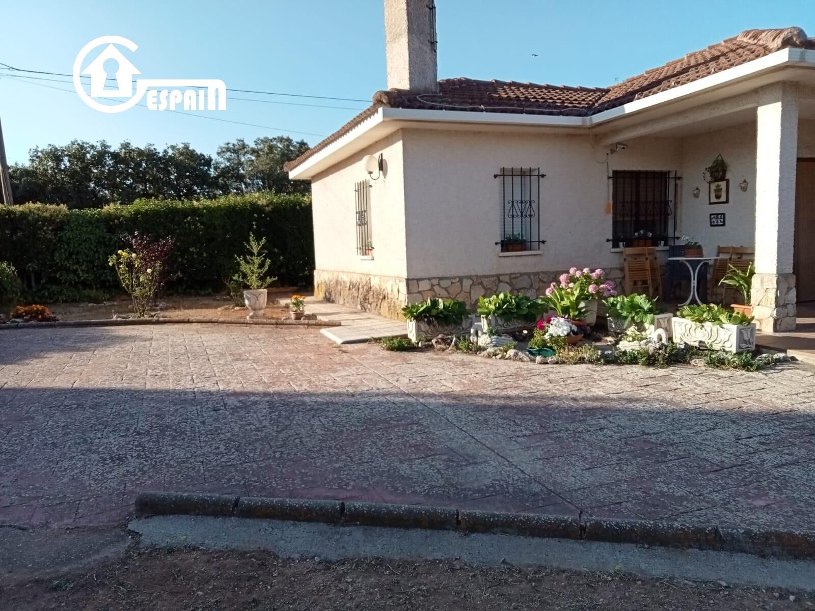 Vista exterior de Casa o xalet en venda en Guadalajara Capital amb Calefacció, Jardí privat i Terrassa