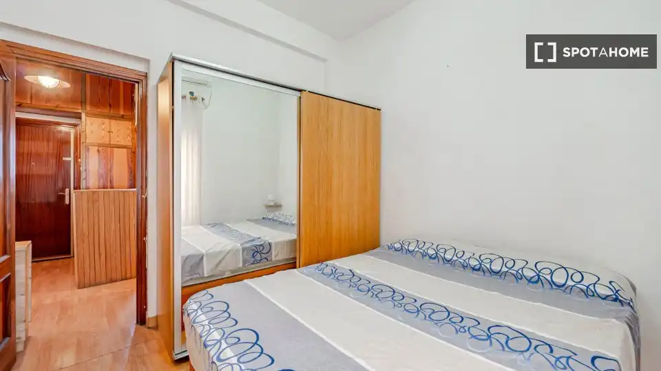 Bedroom of Study for share in Madrid  with Air Conditioner, Terrace and Furnished