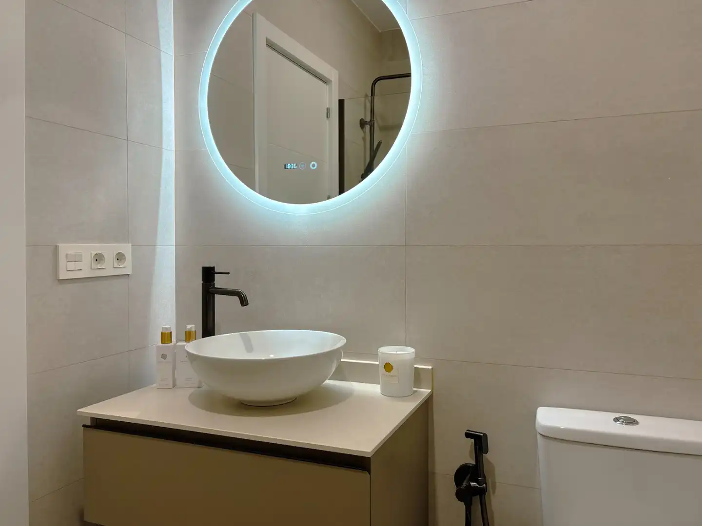Baño de Apartamento de alquiler en Islantilla con Calefacción, Terraza y Amueblado