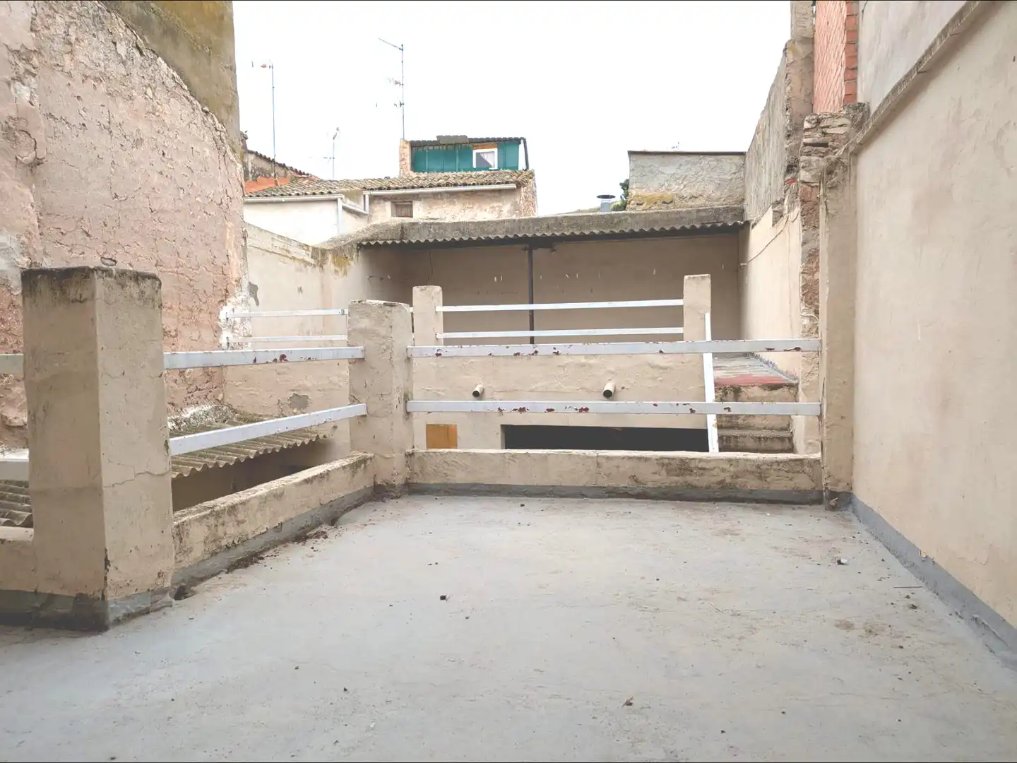 Houses for sale in Quinto  with Balcony