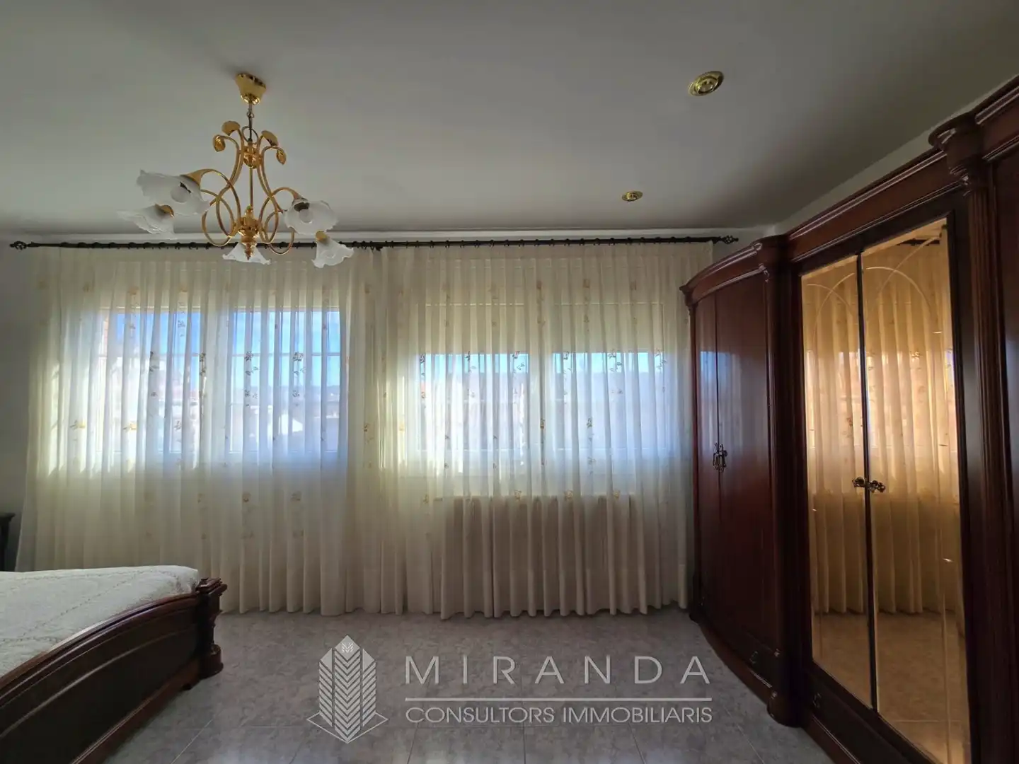 Habitación de Casa adosada en venta en Canovelles con Aire acondicionado, Calefacción y Terraza