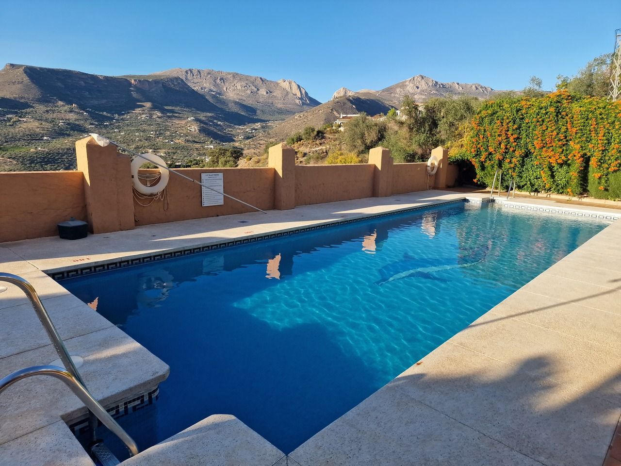 Schwimmbecken von Country house zum verkauf in Alcaucín