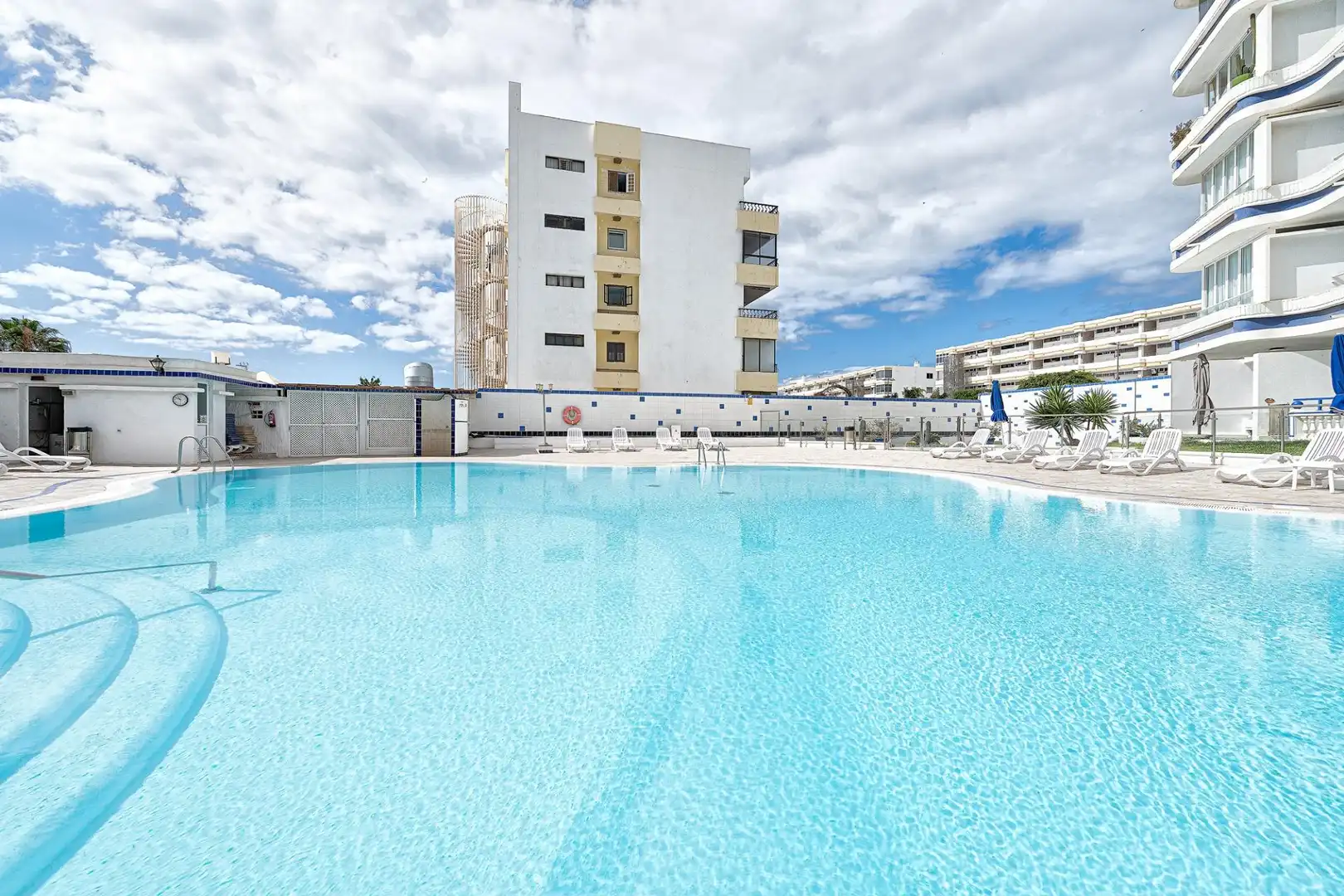 Piscina de Apartamento de alquiler en San Bartolomé de Tirajana con Amueblado, Balcón y Piscina comunitaria