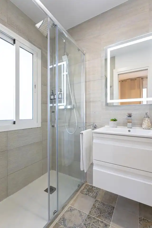 Bathroom of Apartments for sale in Benalmádena  with Air Conditioner, Terrace and Furnished
