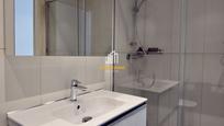 Bathroom of Flat to rent in  Logroño  with Air Conditioner, Heating and Parquet flooring