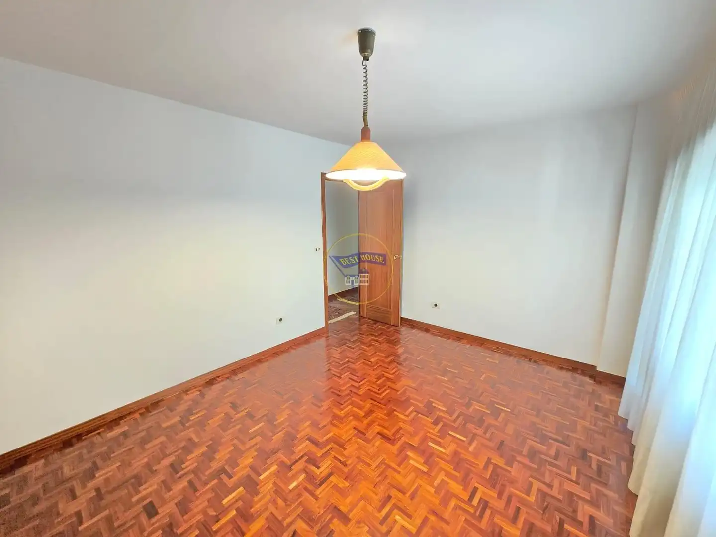 Piso en venta en Vigo  con Calefacción, Parquet y Terraza