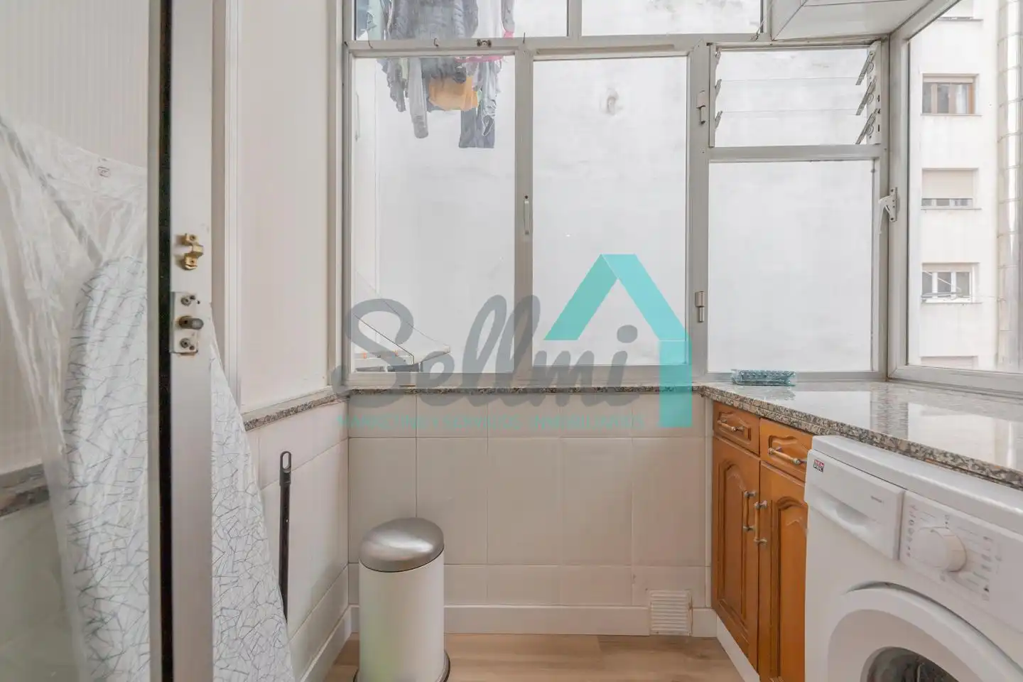 Kitchen of Flat for share in Oviedo   with Heating, Terrace and Furnished