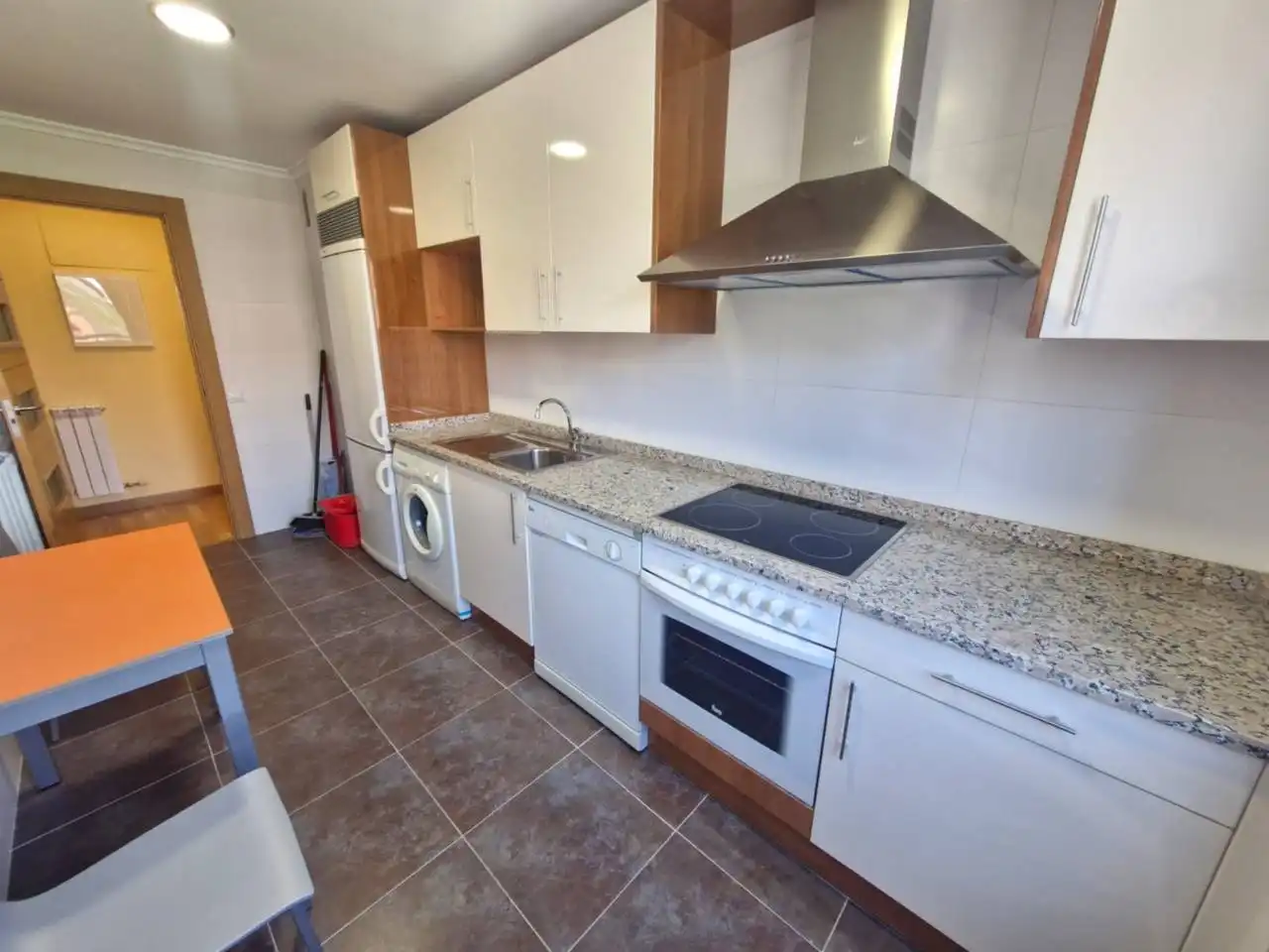 Cocina de Piso de alquiler en  Logroño con Calefacción, Parquet y Terraza