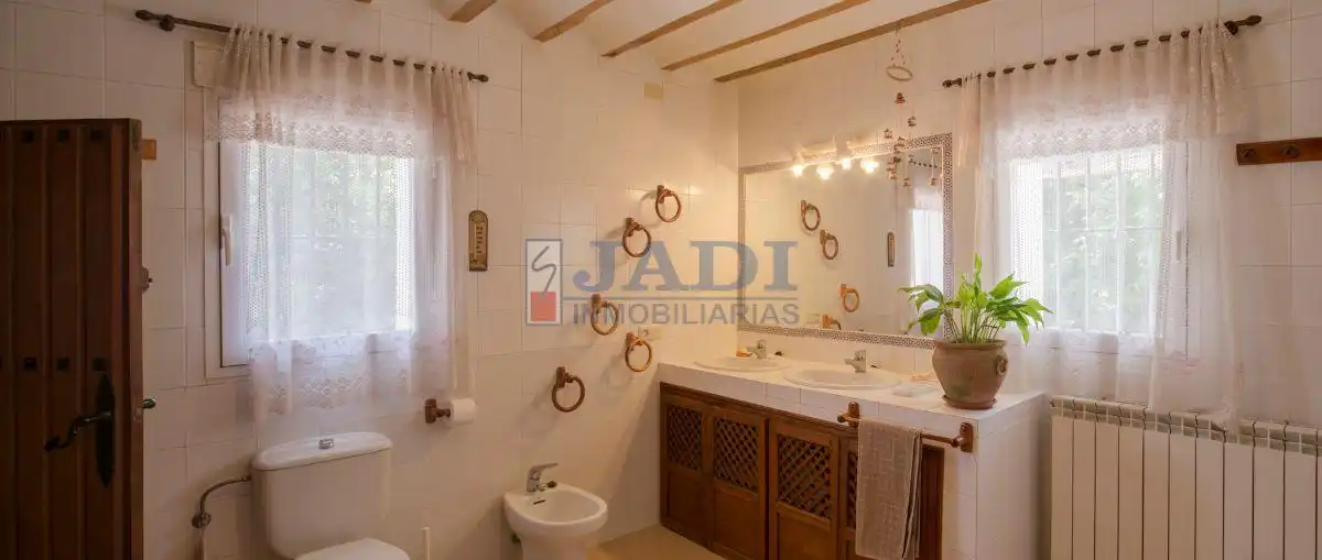 Baño de Finca rústica en venta en Torrenueva con Calefacción, Terraza y Trastero