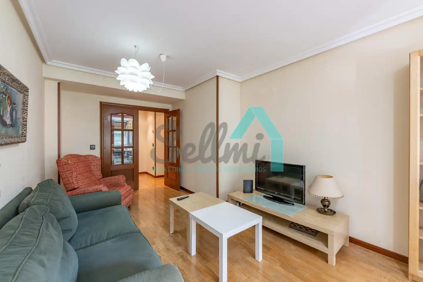 Sala d'estar de Pis de lloguer en Oviedo  amb Calefacció, Parquet i Terrassa