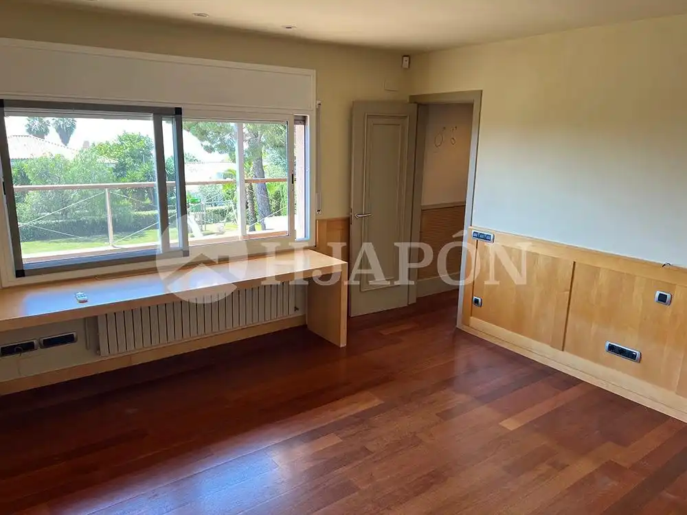 Habitación de Casa o chalet en venta en Alella con Aire acondicionado, Calefacción y Jardín privado