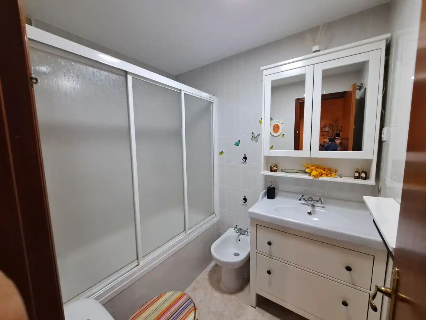 Bathroom of Flat for sale in Parla  with Air Conditioner and Swimming Pool