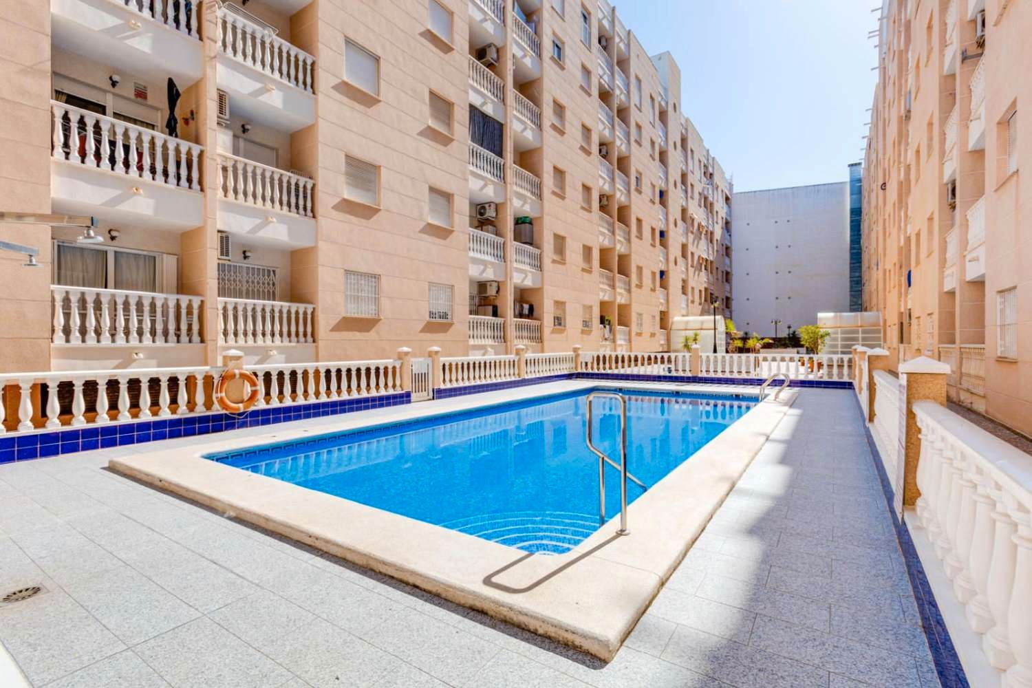 Piscina de Apartament en venda en Torrevieja amb Aire condicionat, Calefacció i Terrassa