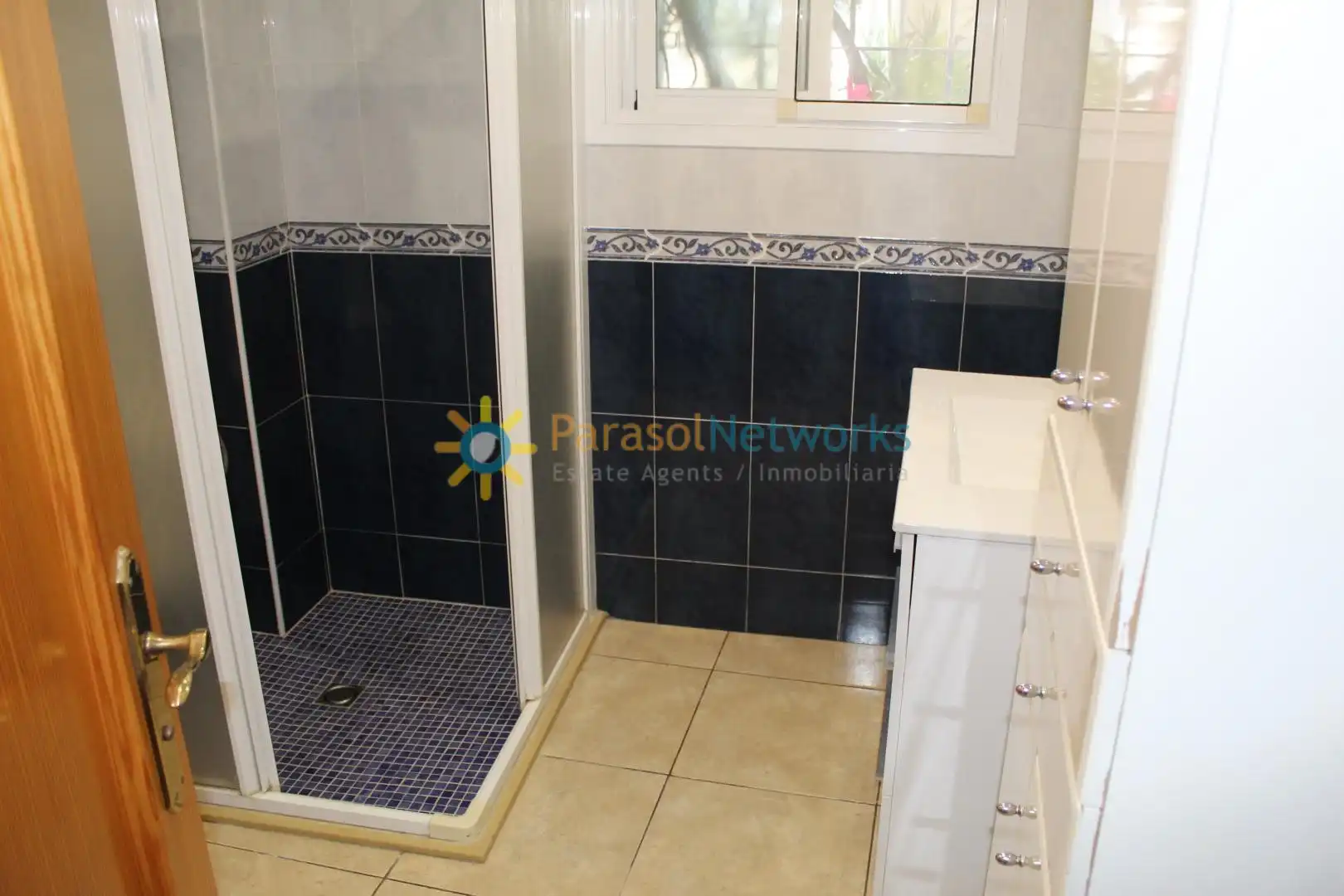 Badezimmer von Haus oder Chalet zur Miete in Oliva mit Klimaanlage, Privatgarten und Terrasse