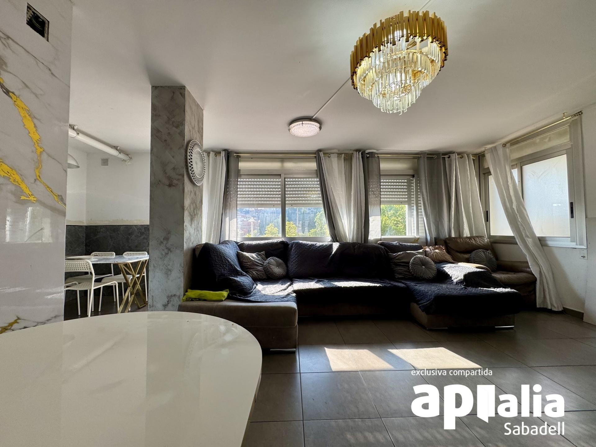 Sala d'estar de Pis en venda en Sabadell amb Calefacció i Balcó