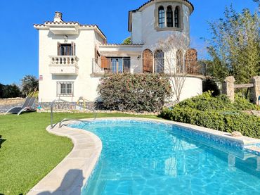 Casa con piscina en venta en Santa Coloma de Farners