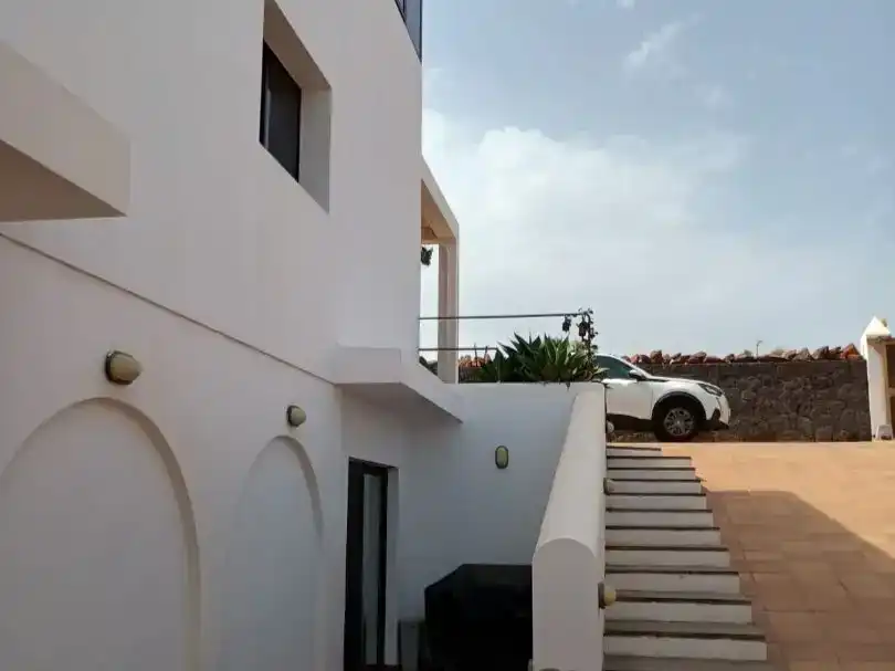 Vista exterior de Casa o xalet en venda en Yaiza amb Aire condicionat i Balcó