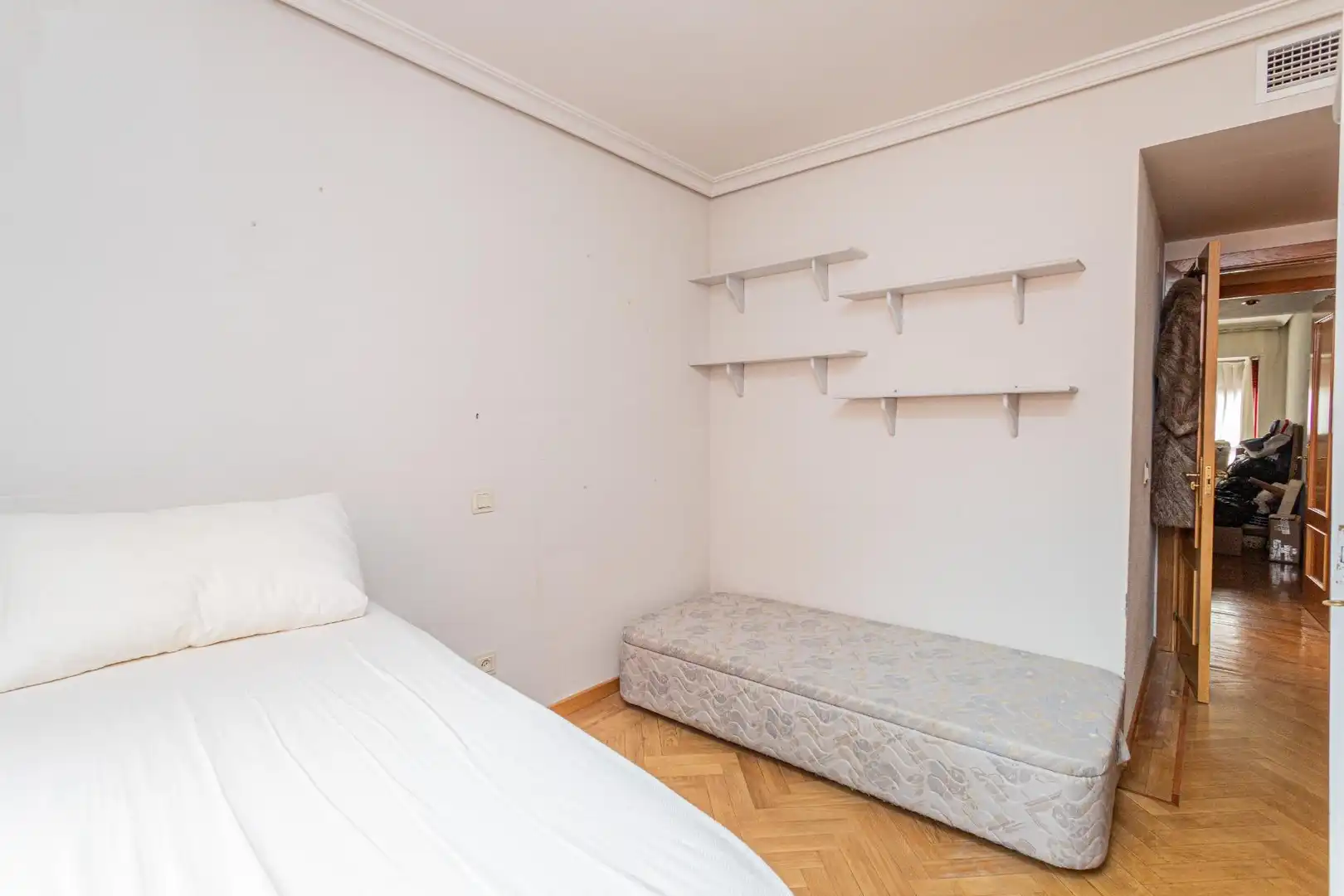 Flat for sale in CGDOR DIEGO VALDERRABANO, Media Legua