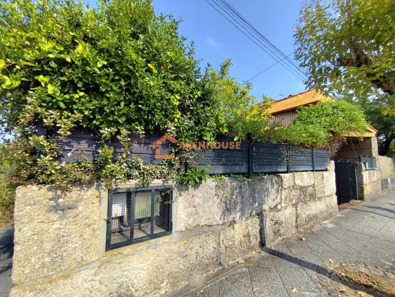 Vista exterior de Casa o xalet en venda en Ourense Capital  amb Calefacció, Jardí privat i Traster