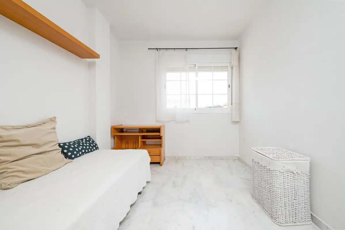 Habitación de Casa adosada en venta en Espartinas con Calefacción y Amueblado