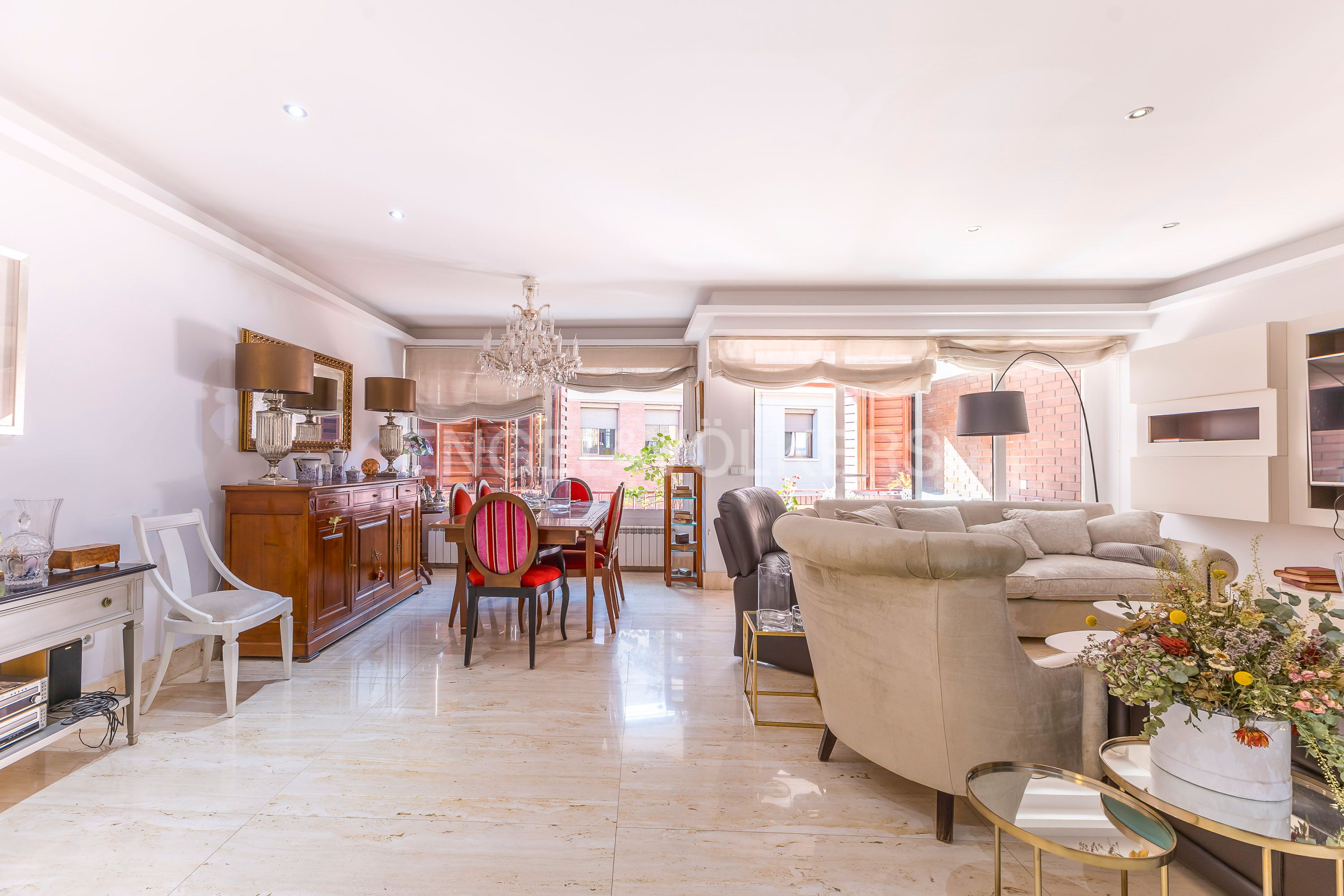 Sala d'estar de Apartament en venda en  Madrid Capital amb Aire condicionat, Calefacció i Terrassa