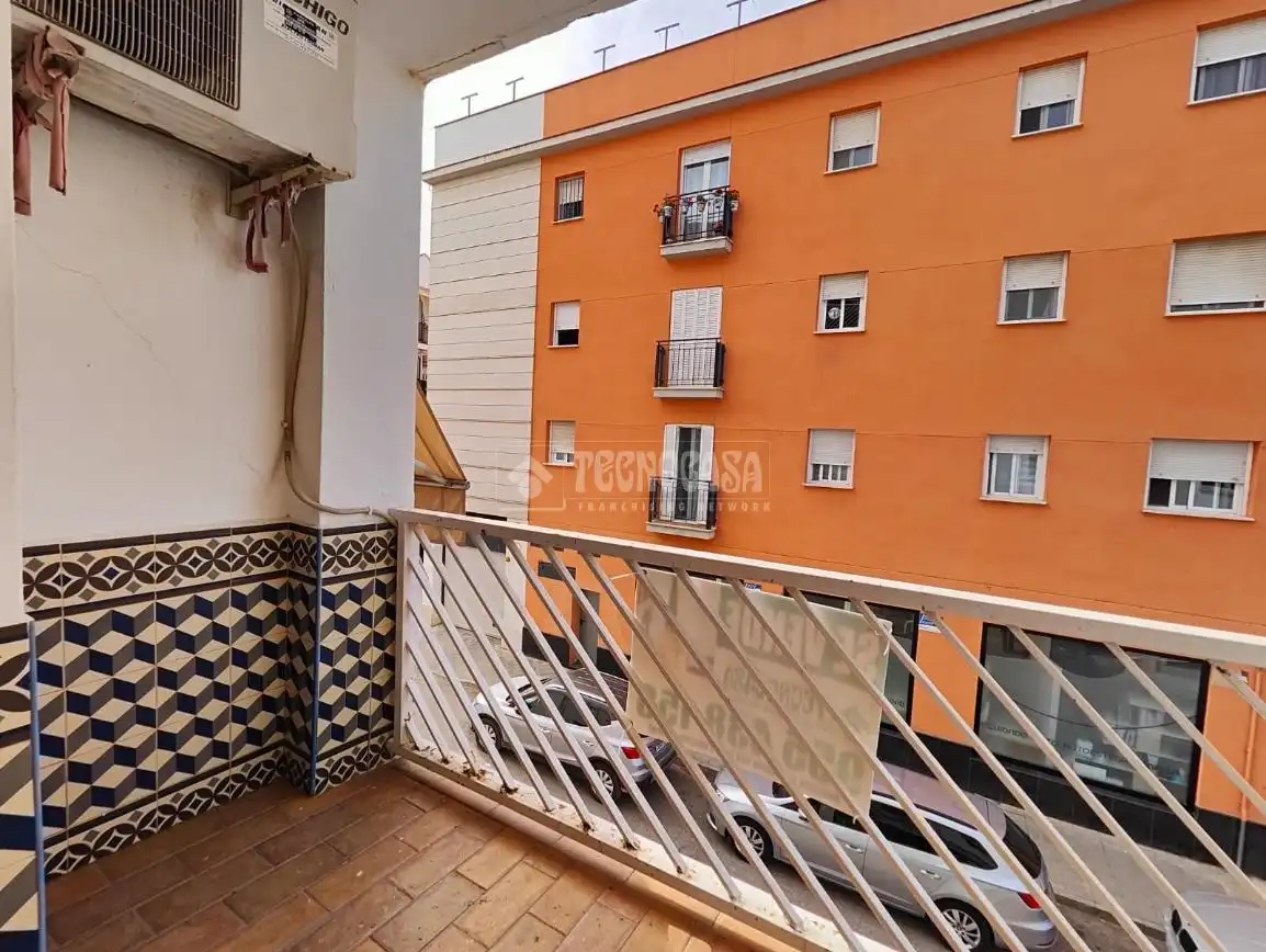 Vista exterior de Pis en venda en Los Palacios y Villafranca amb Balcó