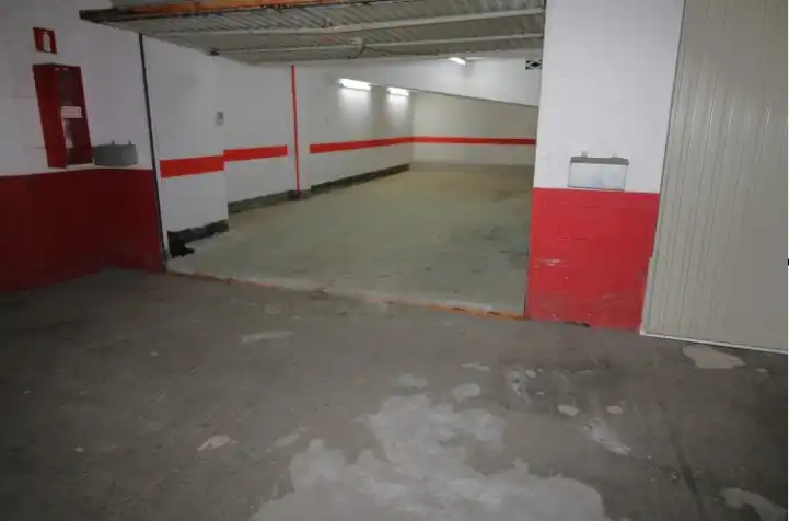 Garage zum Verkauf in Santander