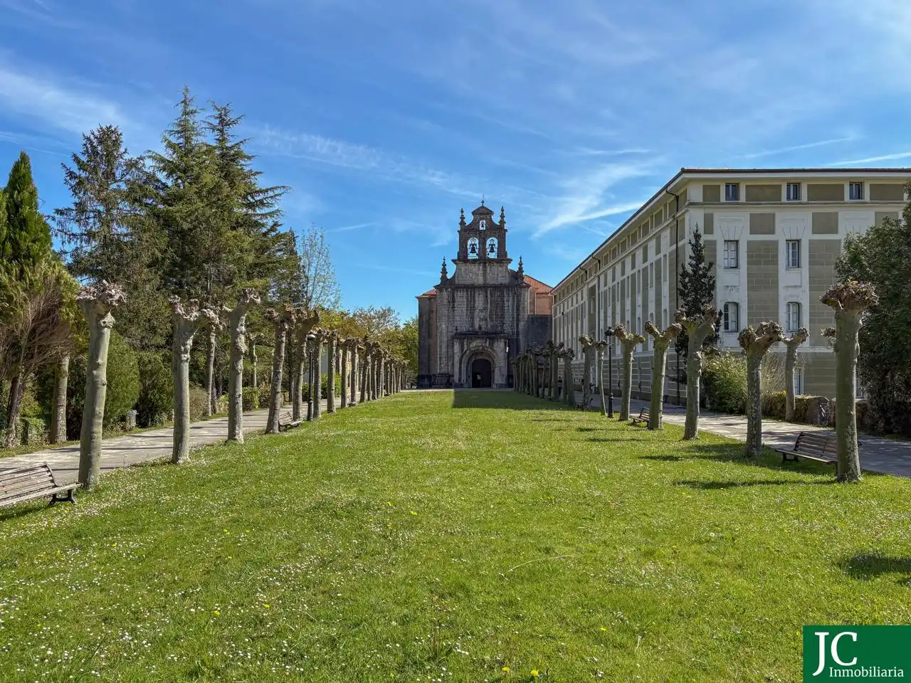 Vista exterior de Casa adosada en venda en Ampuero amb Calefacció, Jardí privat i Terrassa