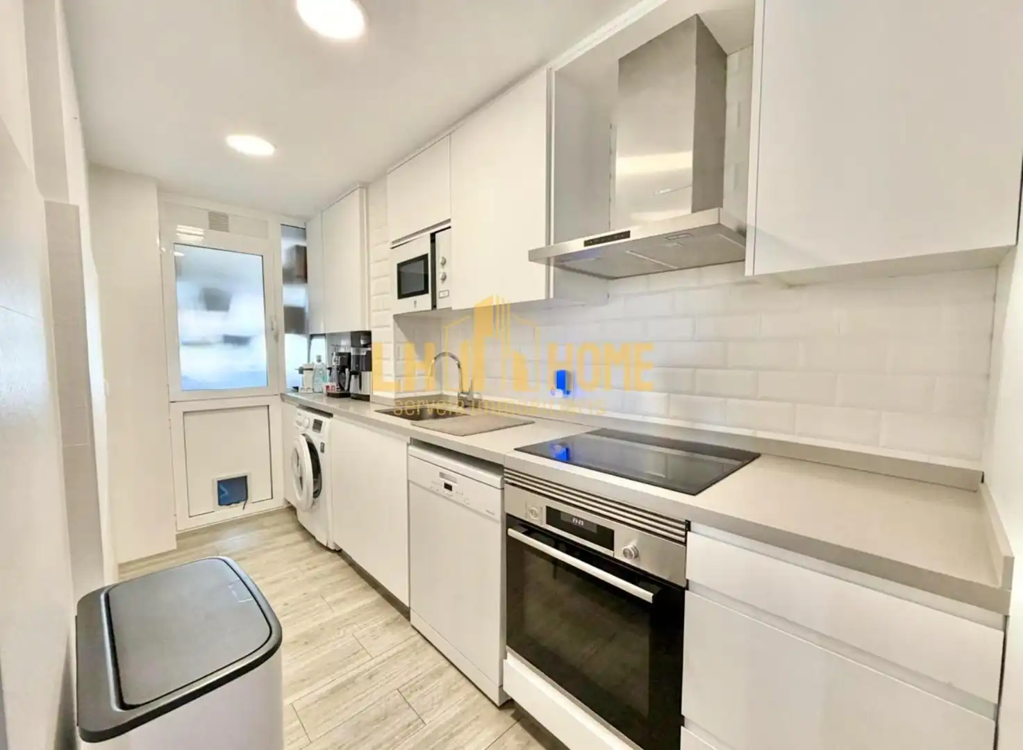Kitchen of Flat for sale in L'Hospitalet de Llobregat  with Air Conditioner, Heating and Parquet flooring