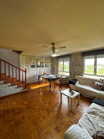 Casa adosada en Venta en Funes