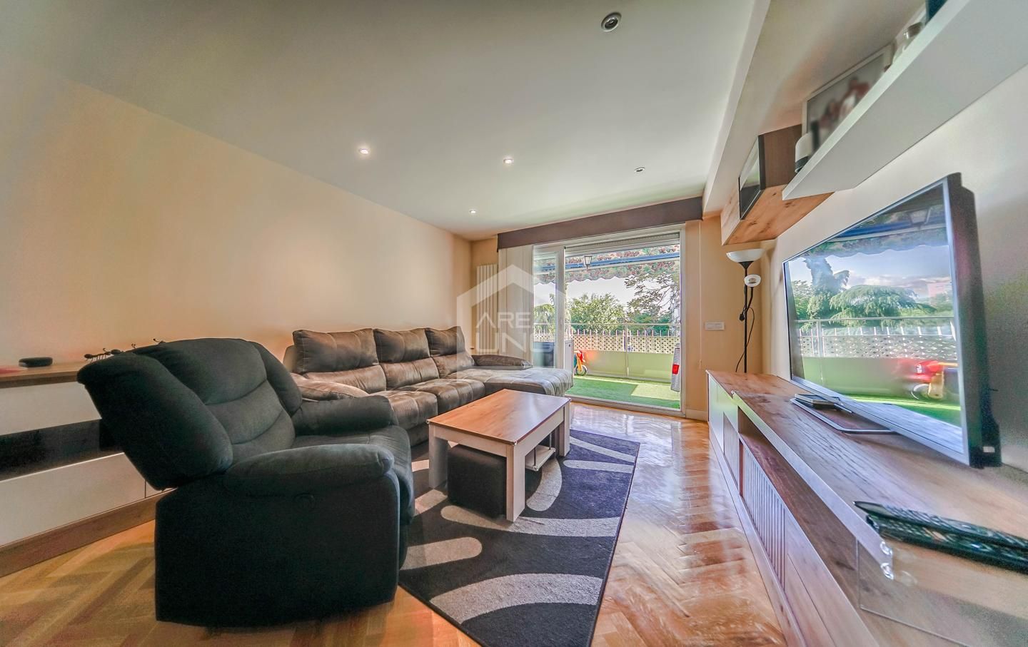 Living room of Flat for sale in Alcorcón  with Air Conditioner, Heating and Parquet flooring