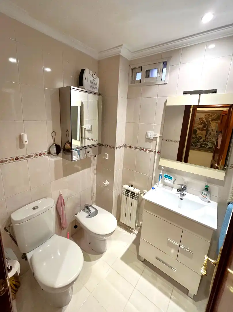 Badezimmer von Wohnung zum Verkauf in Madrid mit Klimaanlage, Heizung und Abstellraum