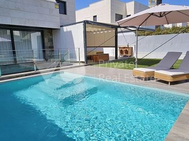 Casa con piscina en venta en Villanueva de la Cañada ciudad