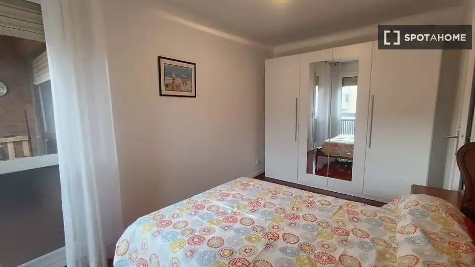 Room in Mendebaldea - Ermitagaña