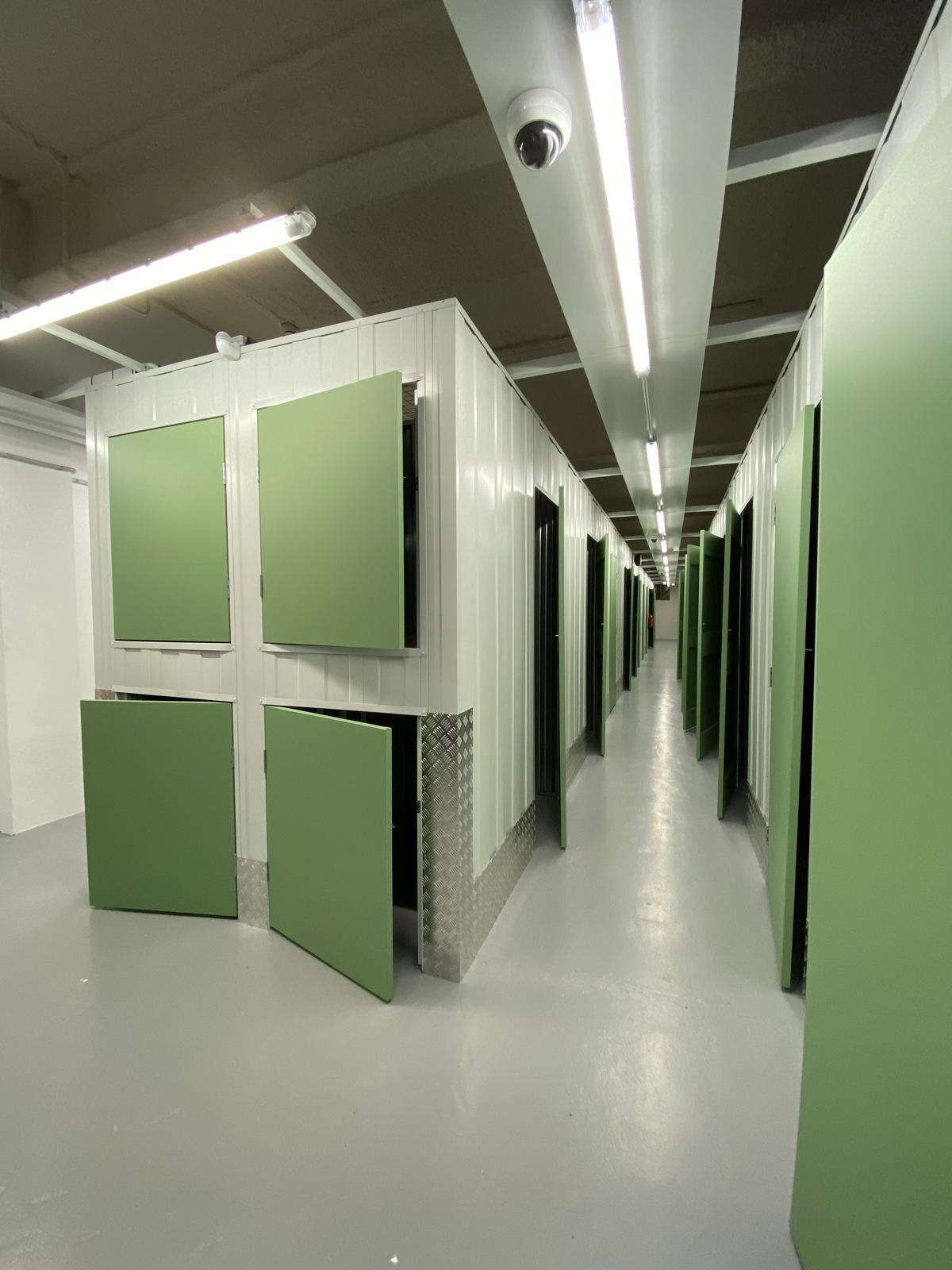 Box room to rent in Girona Capital  with Alarm