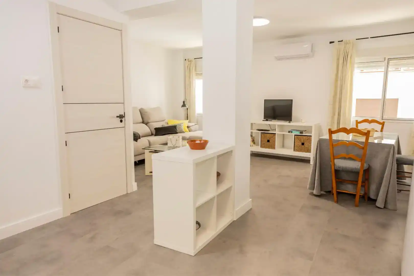 Sala d'estar de Dúplex de lloguer en Cazorla amb Aire condicionat, Moblat i Rentadora