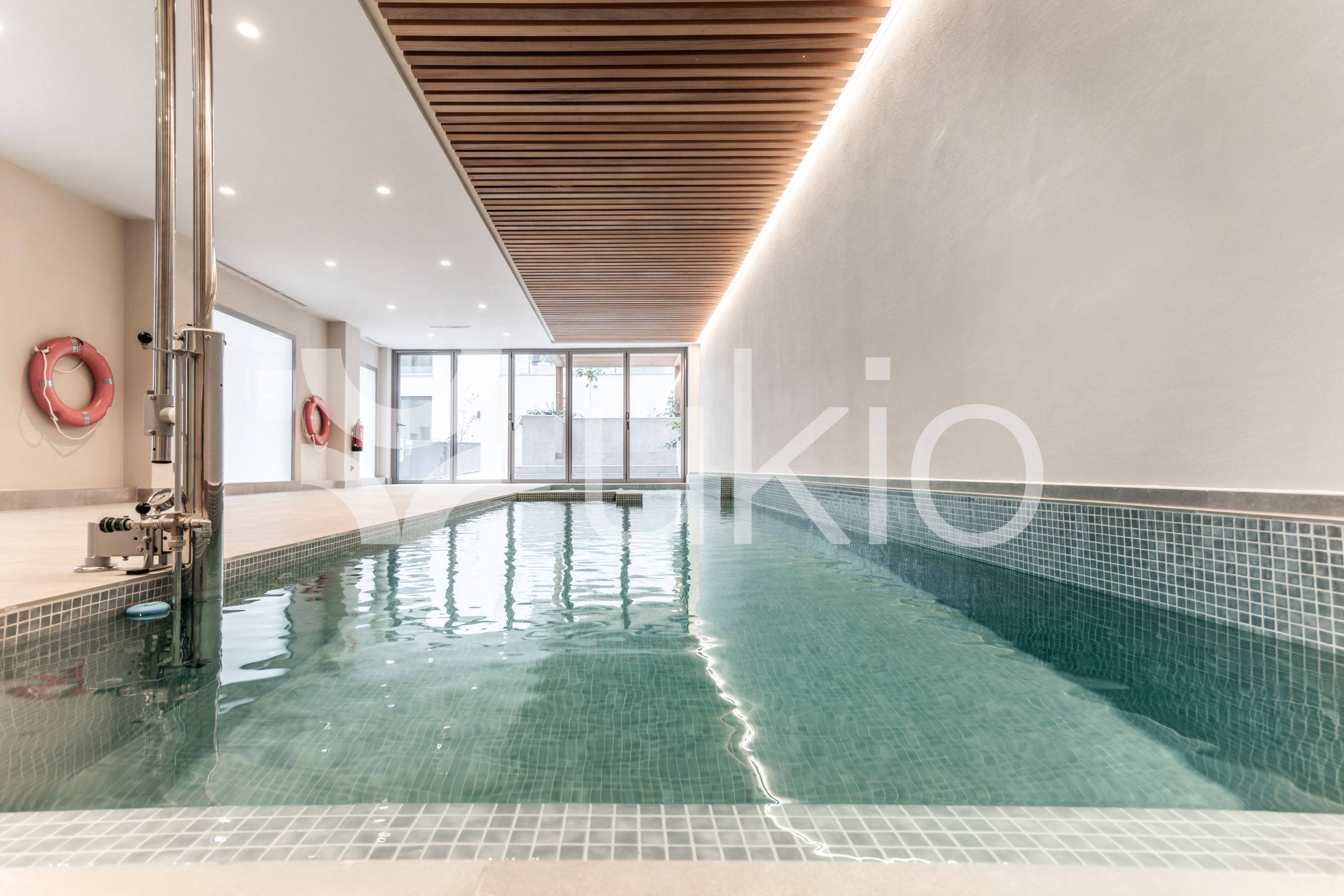 Swimming pool of Apartment to rent in  Madrid Capital  with Air Conditioner, Heating and Swimming Pool