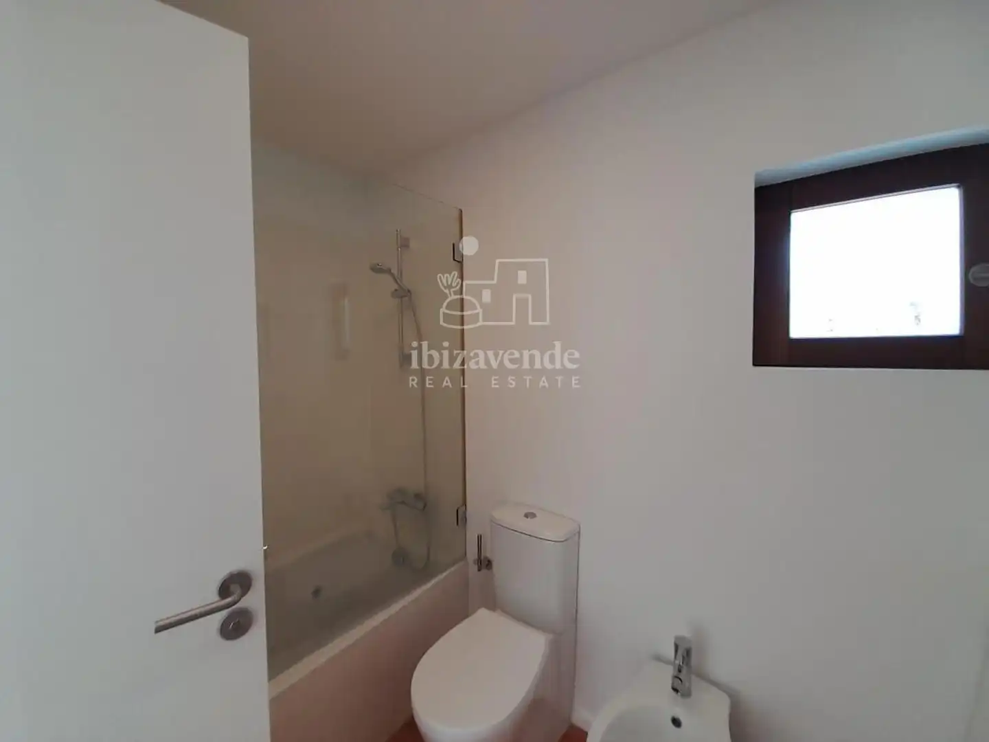 Baño de Casa o chalet en venta en Santa Eulària des Riu con Aire acondicionado, Calefacción y Terraza
