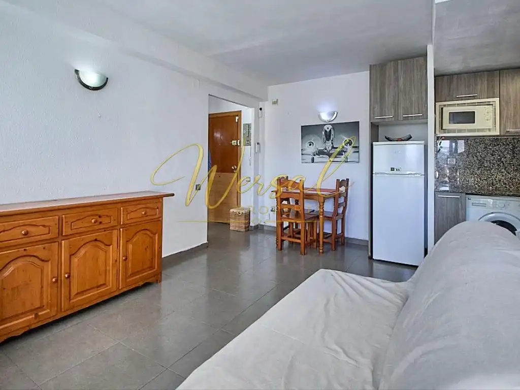 Dormitori de Apartament en venda en Salou amb Piscina comunitària