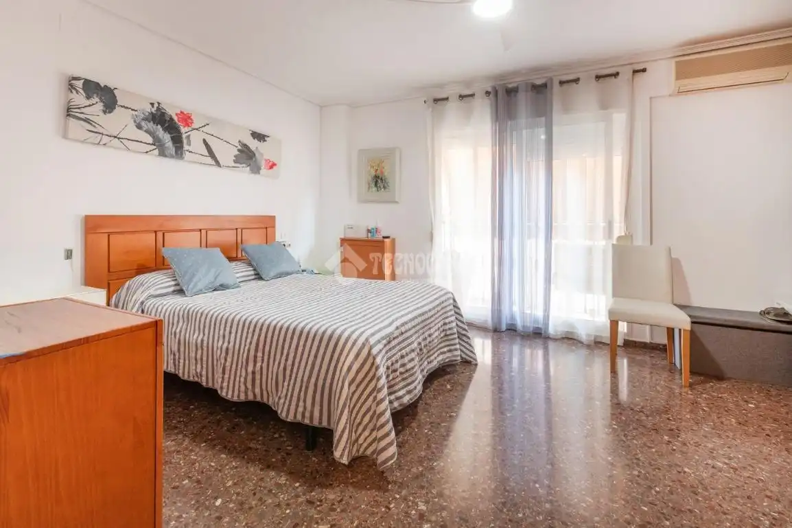 Bedroom of Houses for sale in Valencia  with Air Conditioner, Terrace and Balcony