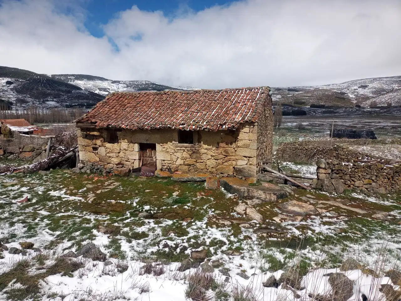 Vista exterior de Finca rústica en venta en San Martín de la Vega del Alberche