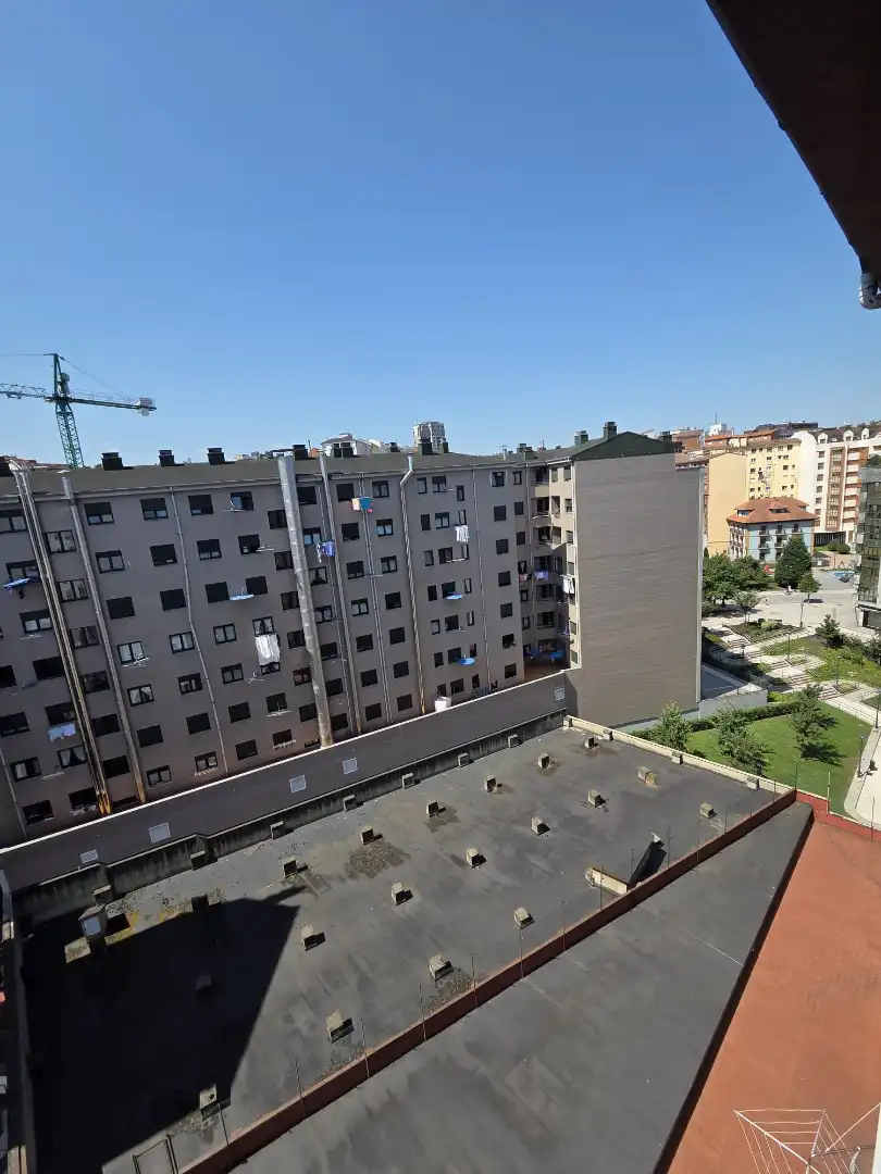 Vista exterior de Pis en venda en Oviedo  amb Calefacció i Traster